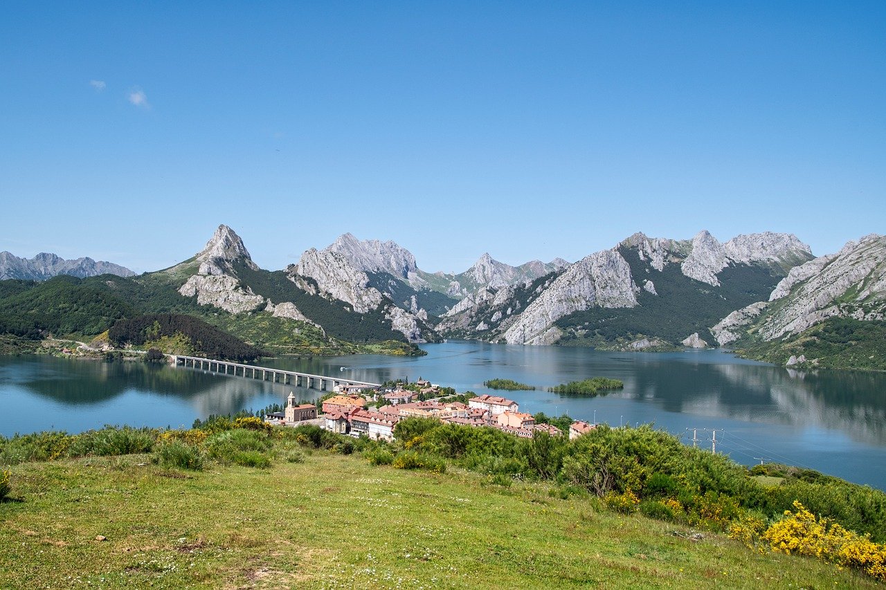 Tour de 6 días por los Fiordos Leoneses y el Bierzo, salida desde Varias comunidades