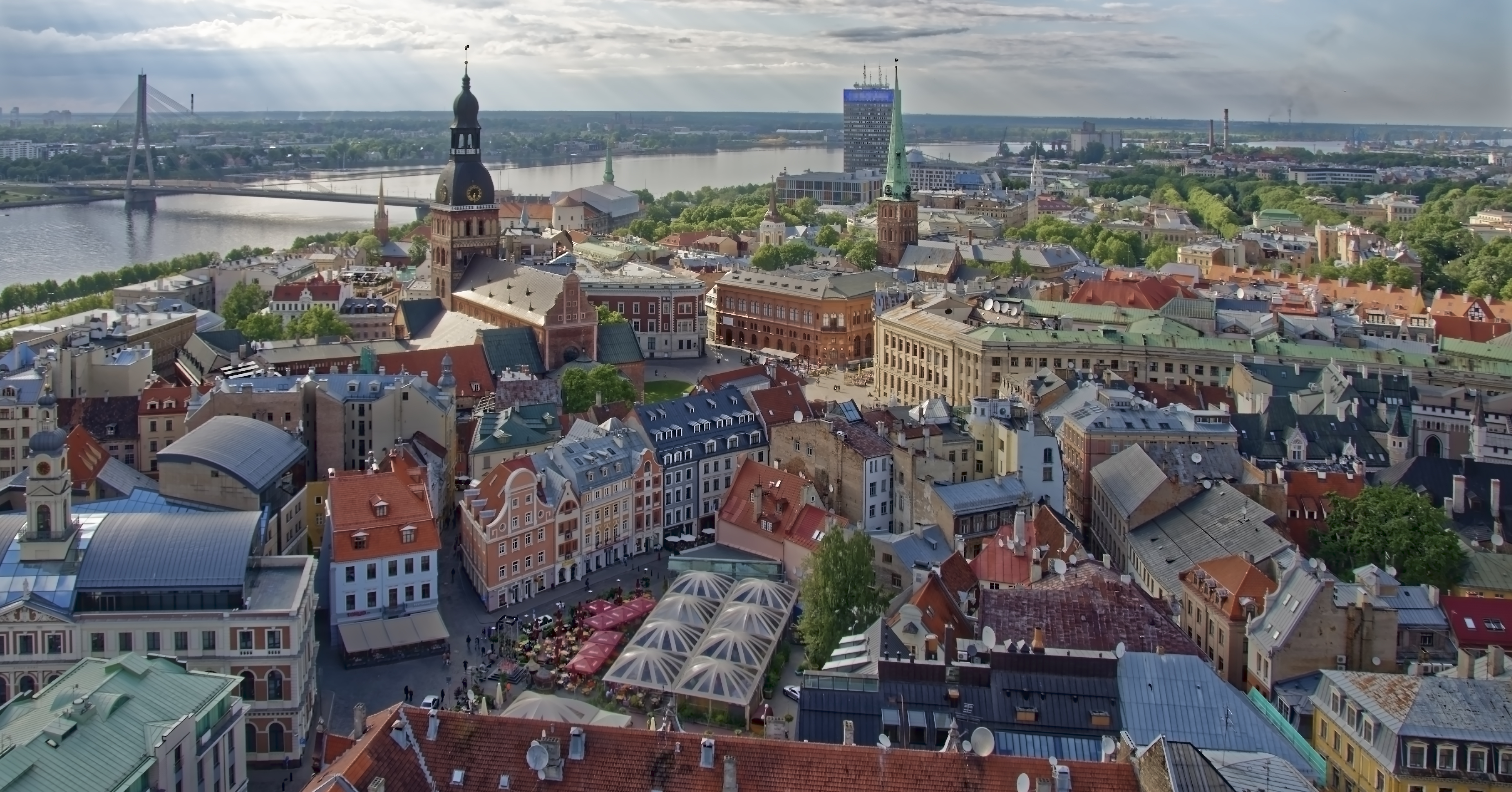 Tour de 11 días por Países Bálticos, Polonia y Chequia don salida los viernes desde Tallin