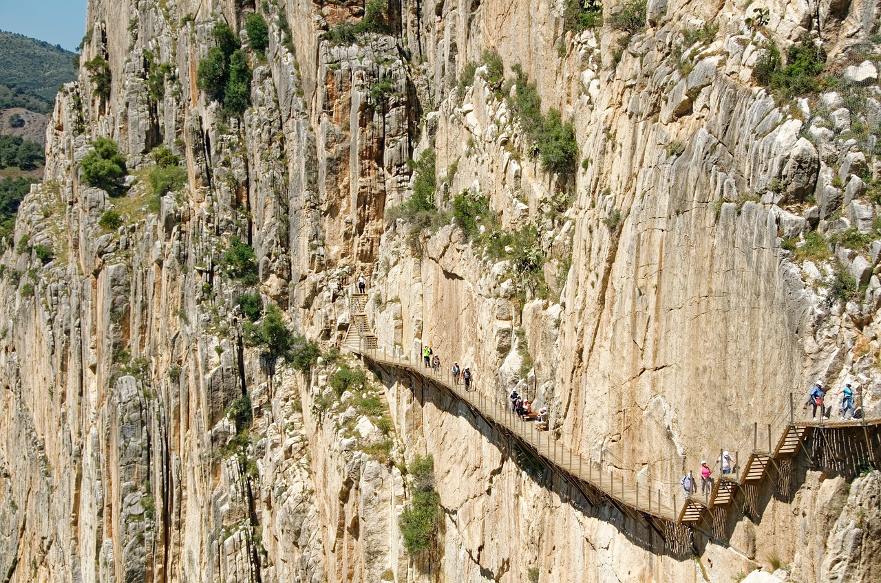 Tour de 6 dias por Andalucia Desconocida con Caminito del Rey y entrada a La Alhambra desde Varias Comunidades
