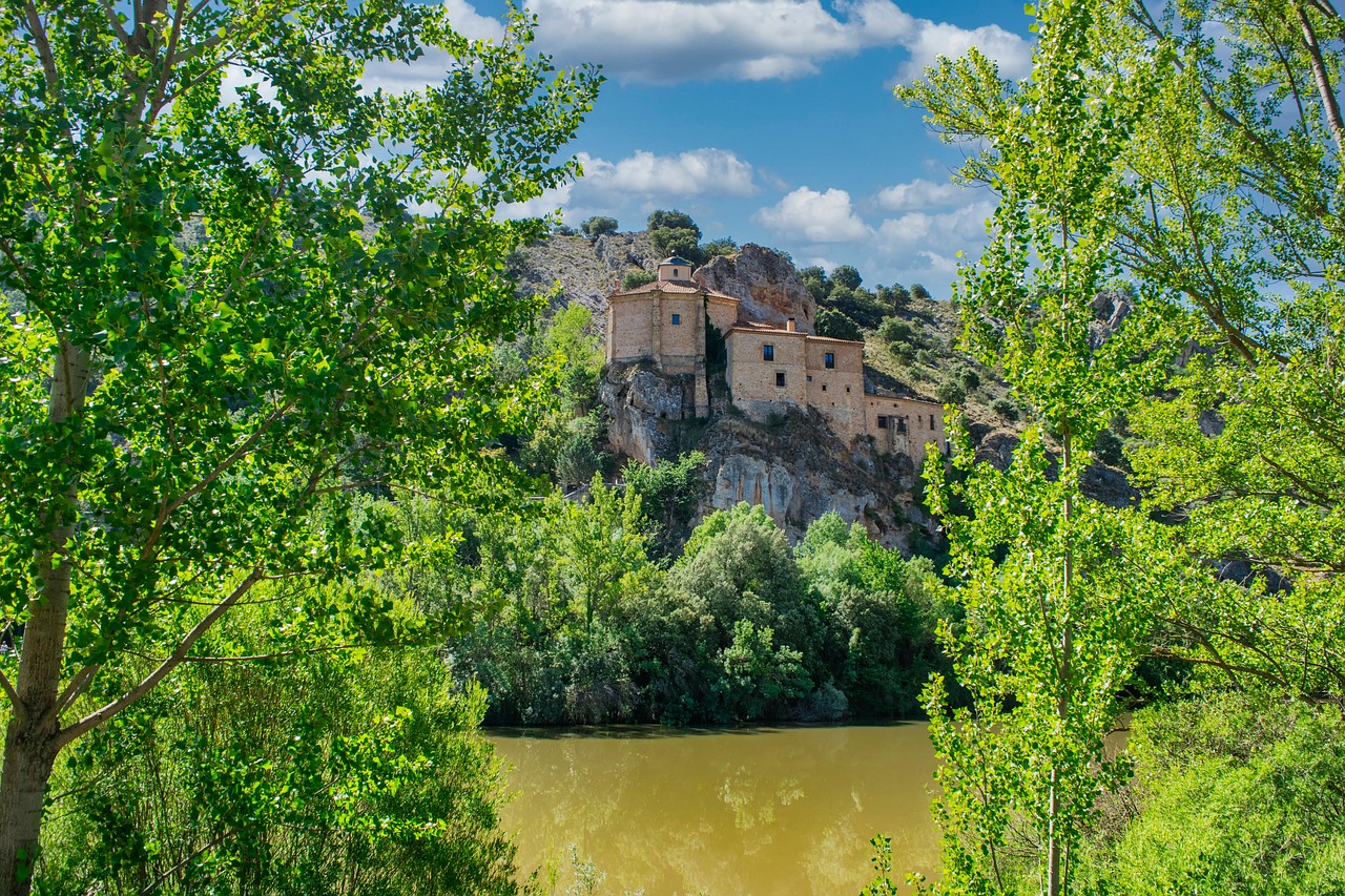 Tour de 6 dias por RUTA de los CASTILLOS y LEYENDAS, Soria y VINUESA desde varias comunidades.